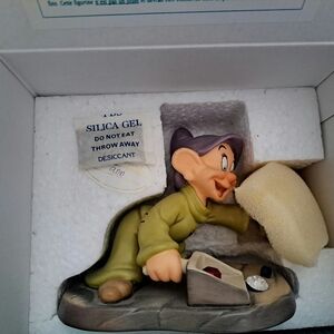 Walt Disney Classics Collection Dopey We Pick up  Everything 2009 in box great!